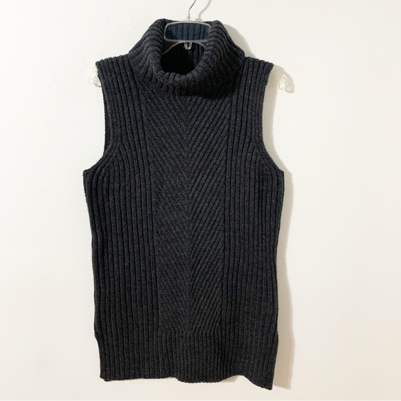 Cable and Gauge Sleeveless Chunky Knit Turtleneck Sweater Diagonal Pattern Front - Picture 1 of 8